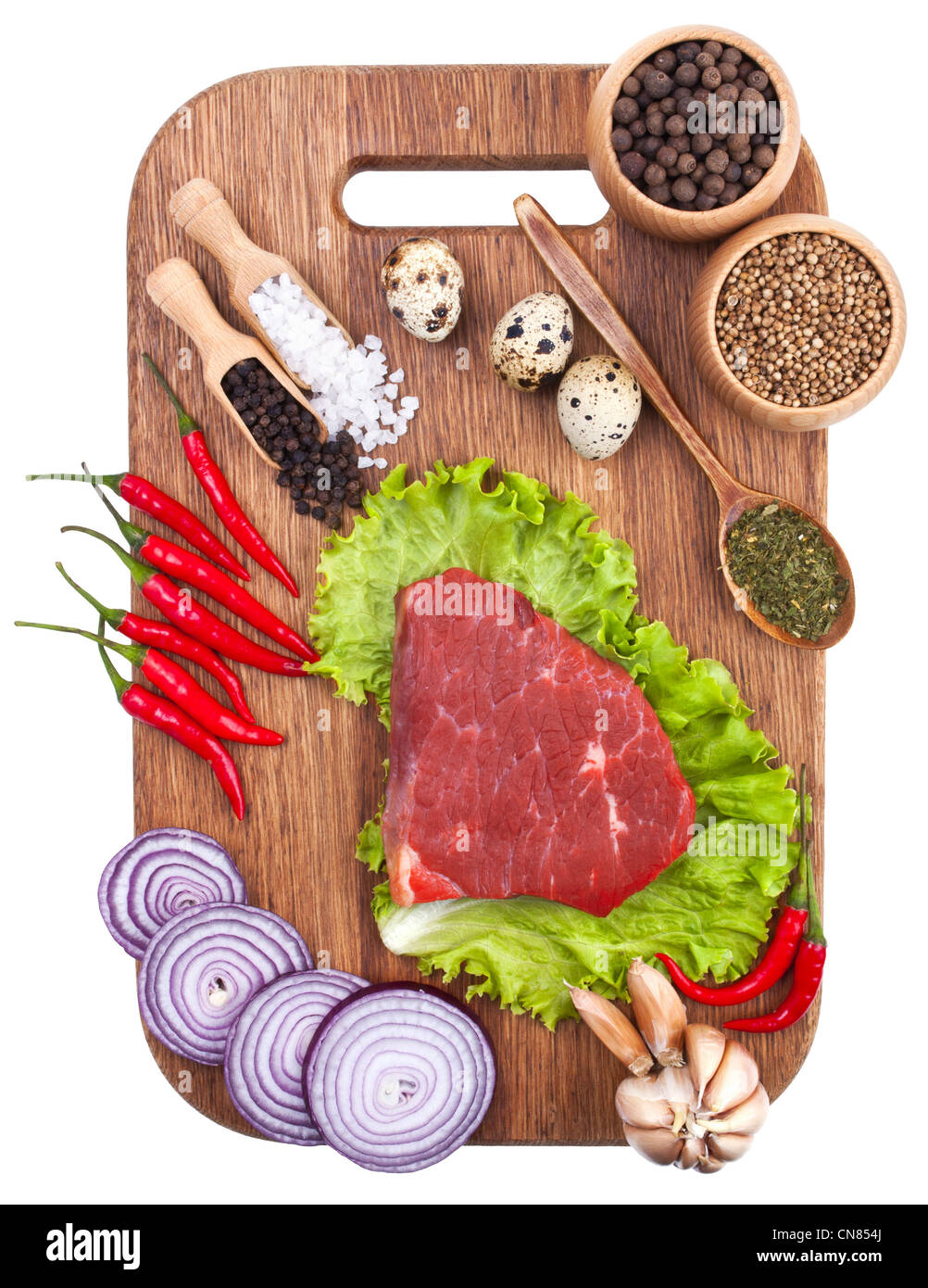 Sfondo culinario con verdure fresche sul bordo di taglio Foto Stock