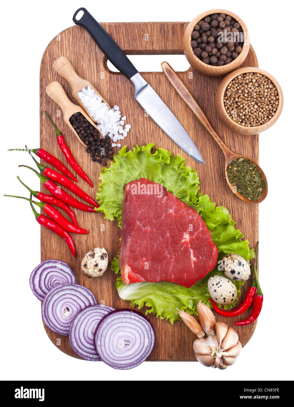 Sfondo culinario con verdure fresche sul bordo di taglio Foto Stock