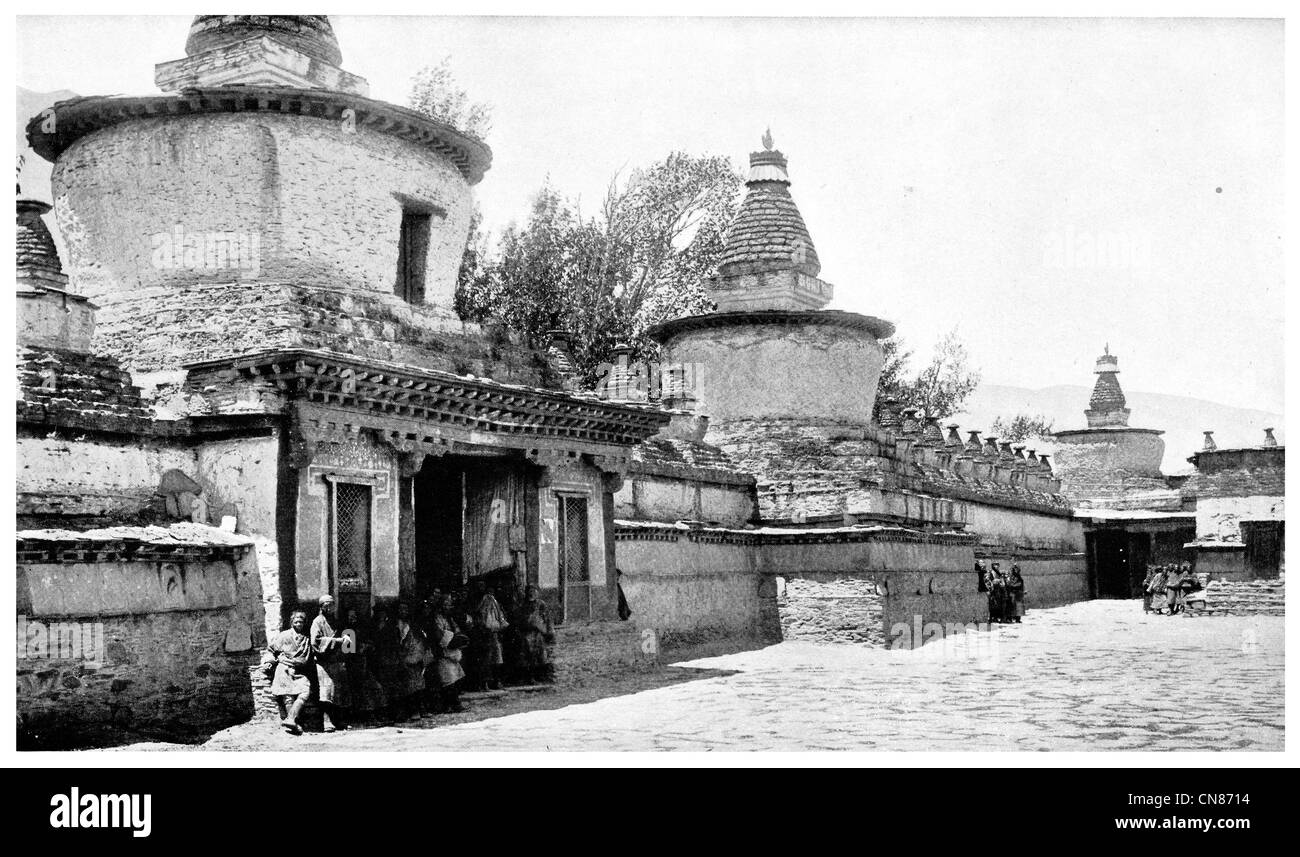 Pubblicato per la prima volta 1916 Chortens Lha polmone Tevere monastero tibetano di ingresso Foto Stock