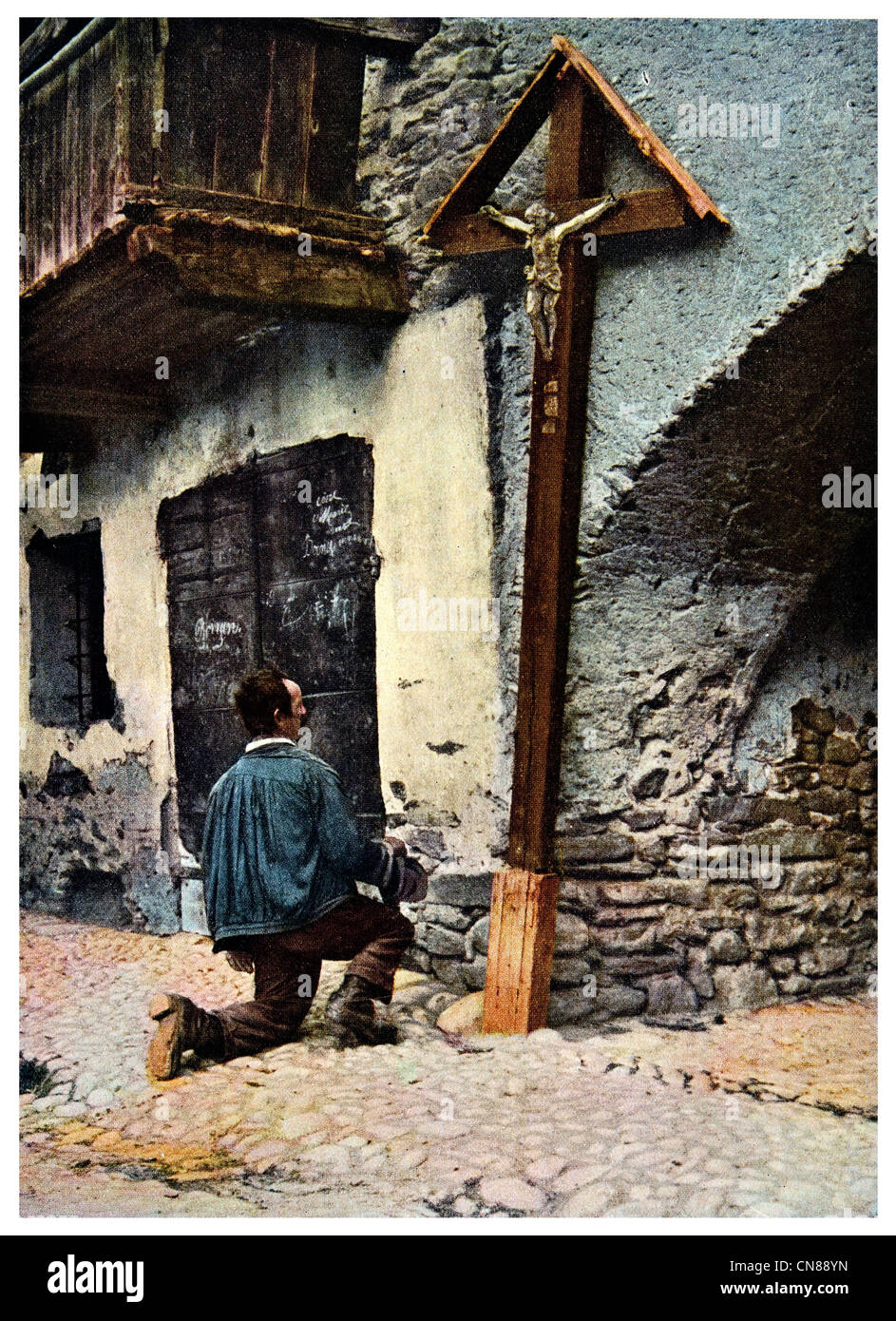 Pubblicato per la prima volta 1915 Street Crocifisso in Aosta Italia Italiano di Santa Croce Foto Stock
