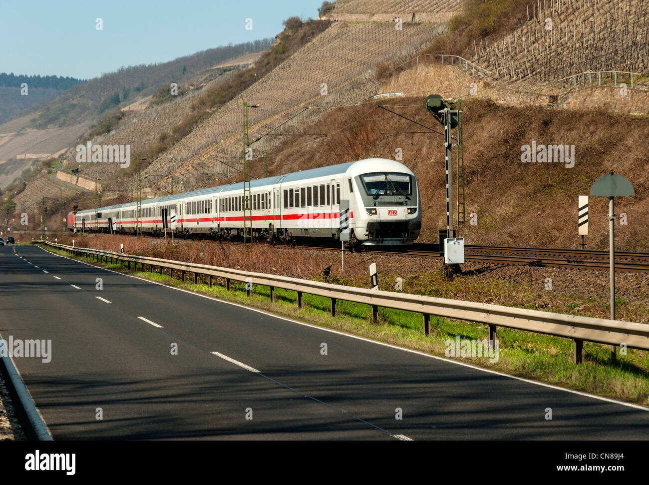 Treno Express vicino a Boppard nell'UNESCO elencati "Valle del Reno superiore e centrale', Renania Palatinato, Germania. Foto Stock