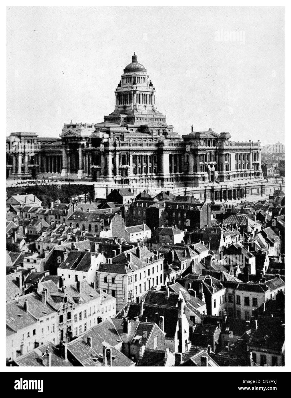 Pubblicato per la prima volta 1914 Brussels City Palazzo di Giustizia Foto Stock