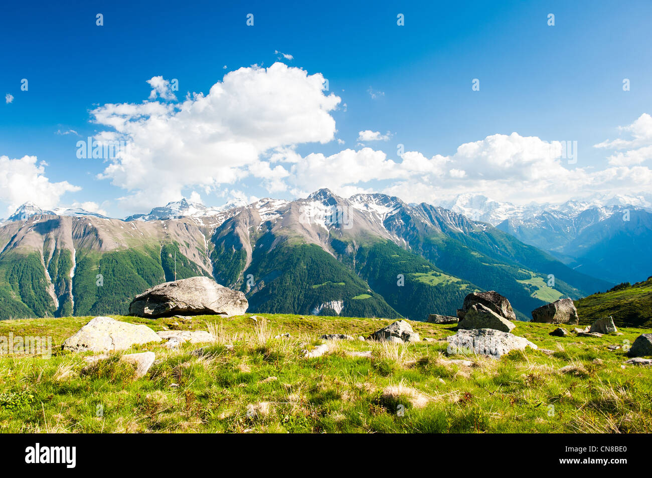 Panorama di montagna da fiescheralp e bettmeralp, Vallese, Svizzera Foto Stock