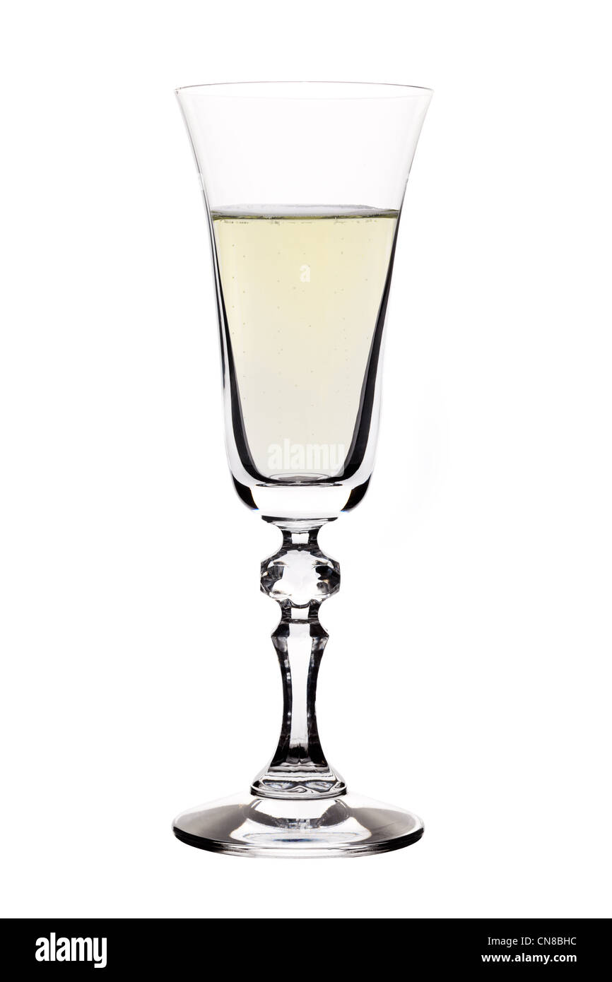 Piena flute da champagne isolato su bianco Foto Stock