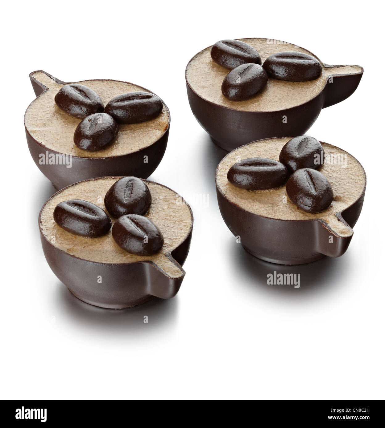4 tazza di cioccolato caffè gelato fagioli dolci tagliati fuori Foto Stock