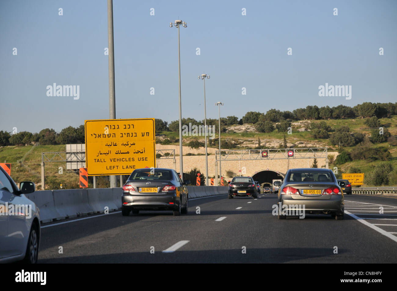 Un tunnel in autostrada 6 (noto anche come Trans-Israel Autostrada) Foto Stock