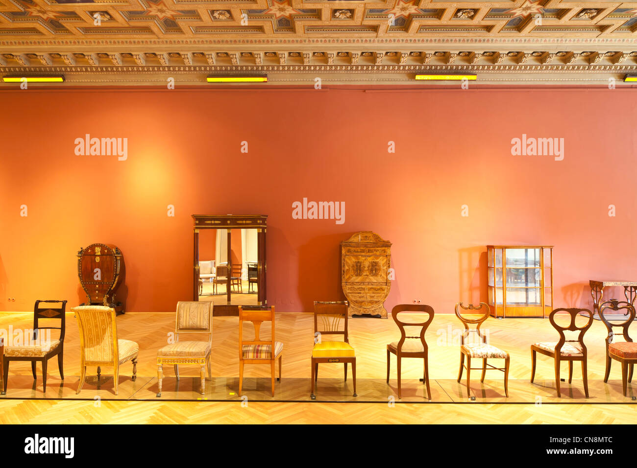Vienna, Austria, il Museo delle Arti Applicate (MAK), una delle più antiche in Europa, fondata nel 1864, la sezione per arredamento Biedermeier Foto stock - Alamy