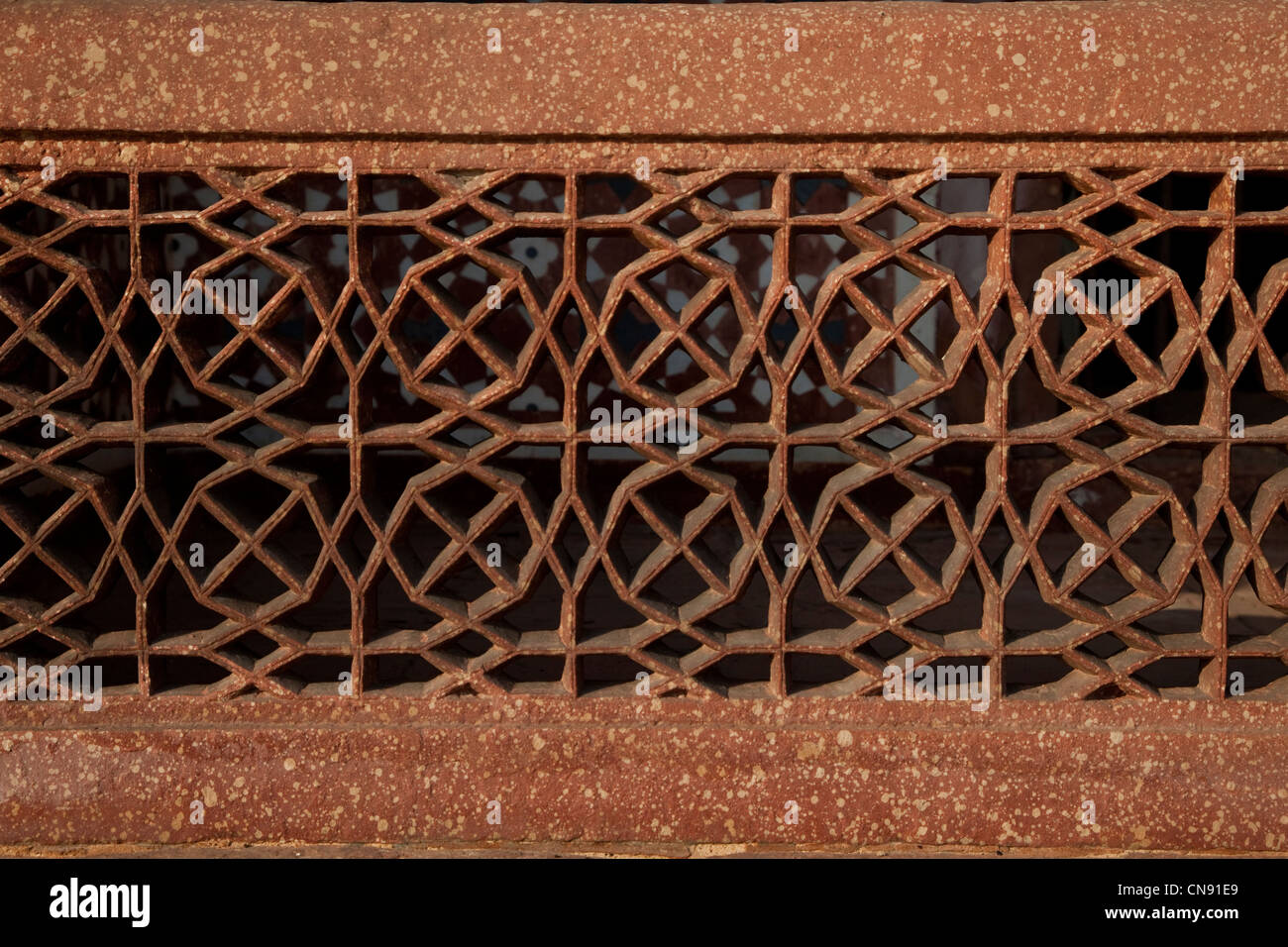 Agra, India. Islamico design geometrico in muratura del Padiglione Nord dell'Itimad-ud-Dawlah complesso. Foto Stock