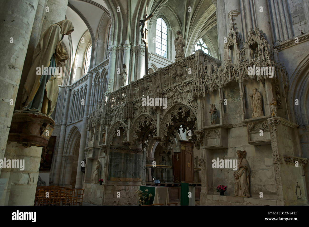 Francia, Aube, Troyes, Sainte Madeleine church, la jube e la statua di Santa Marta Foto Stock