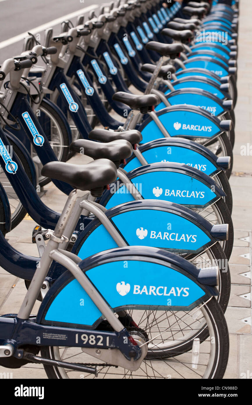 Regno Unito, Londra, Città, Barclays Cycle Hire, un noleggio di biciclette sistema istituito nel 2010 Foto Stock