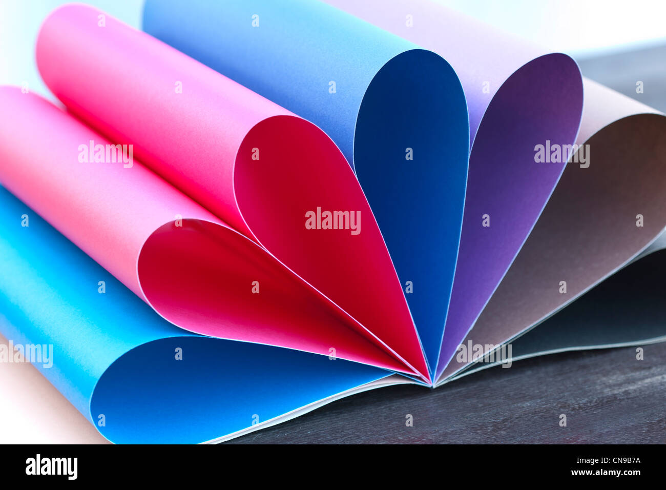 Carta colorata immagini e fotografie stock ad alta risoluzione - Alamy