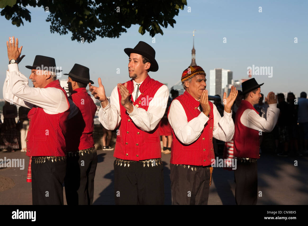 Estonia (Paesi Baltici), la regione di Harju, Tallinn, folk dance sulla collina di Toompea Foto Stock