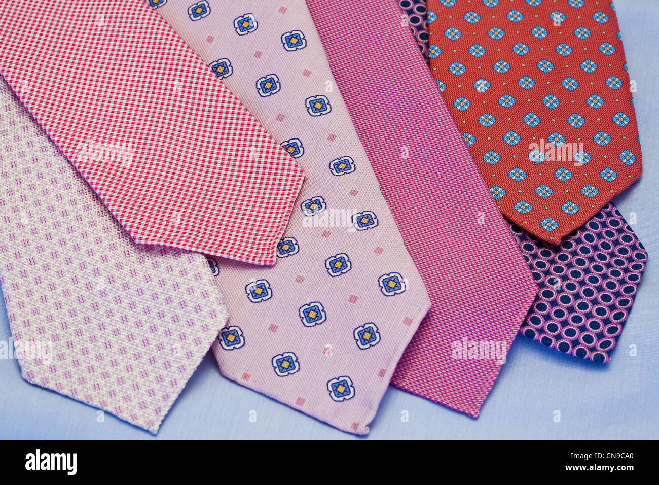 L'Italia, Campania, Napoli, viale Gramsci, Camiceria Anna Matuozzo, un  30-anno-vecchio negozio specializzato in personalizzati in camicie e  cravatte Foto stock - Alamy
