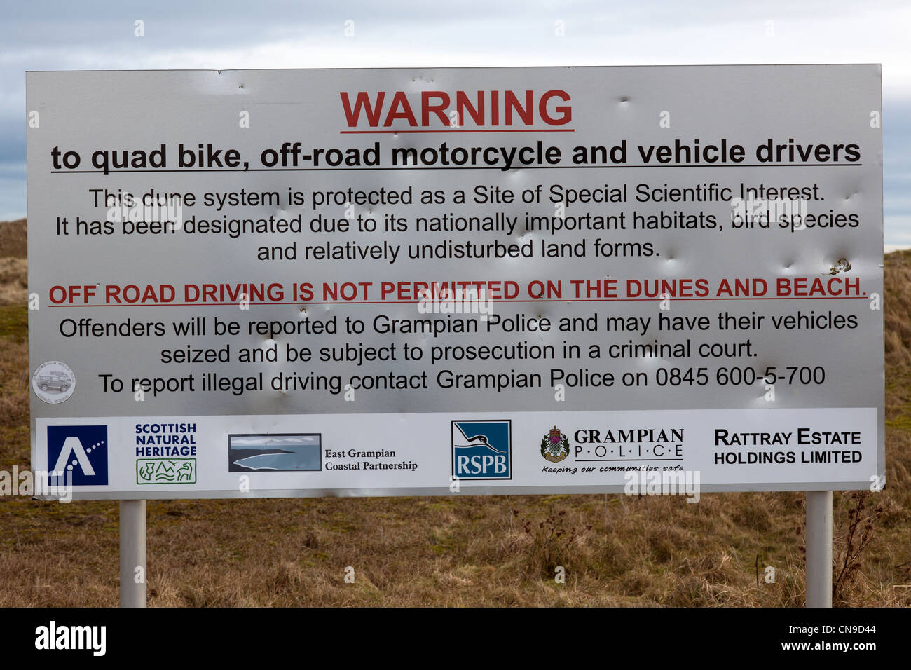 Informazioni segno di avvertimento a Rattray Testa, Aberdeenshire, Scotland, Regno Unito Foto Stock