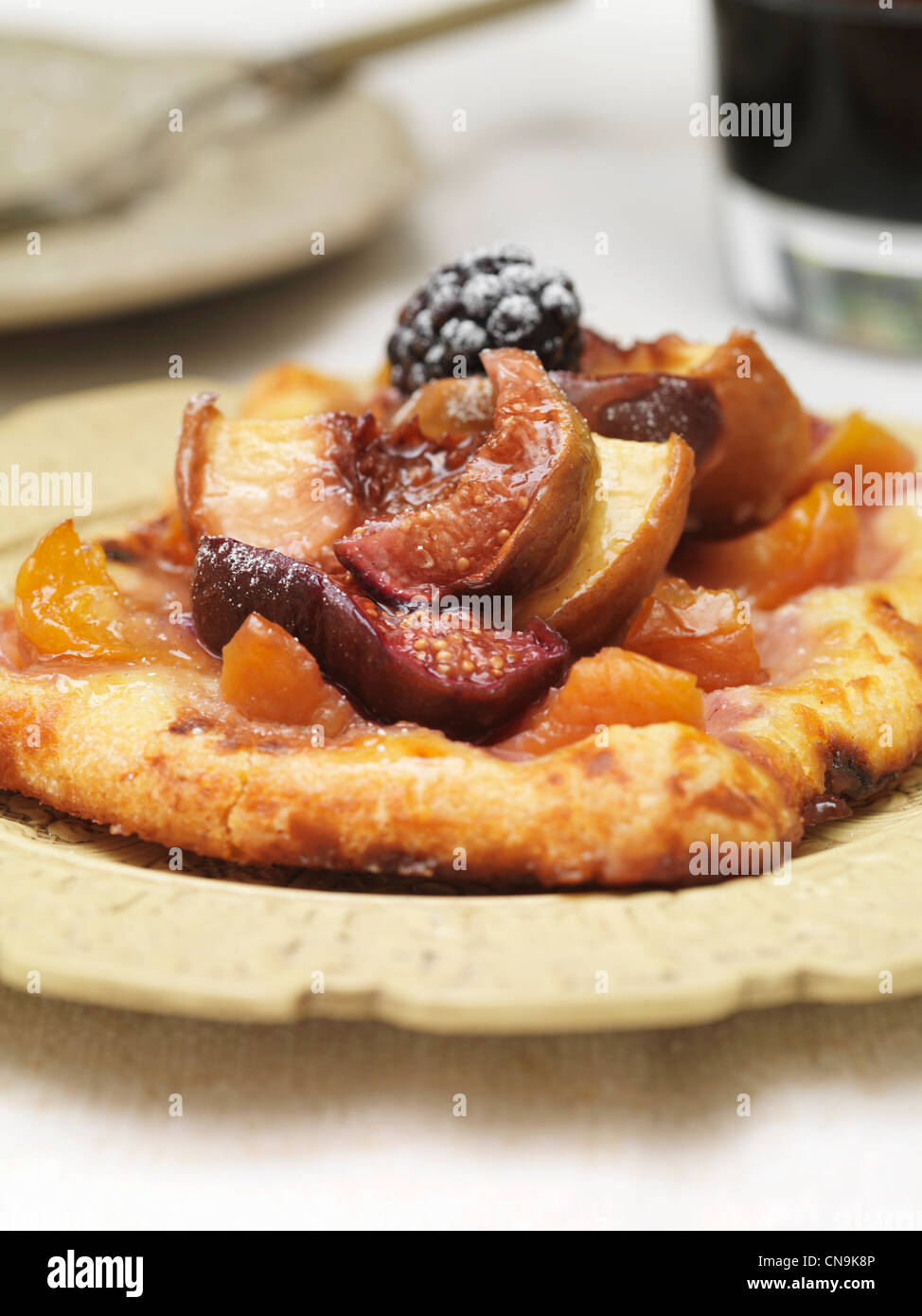 Fig, albicocca e crostata di ribes nero Foto Stock