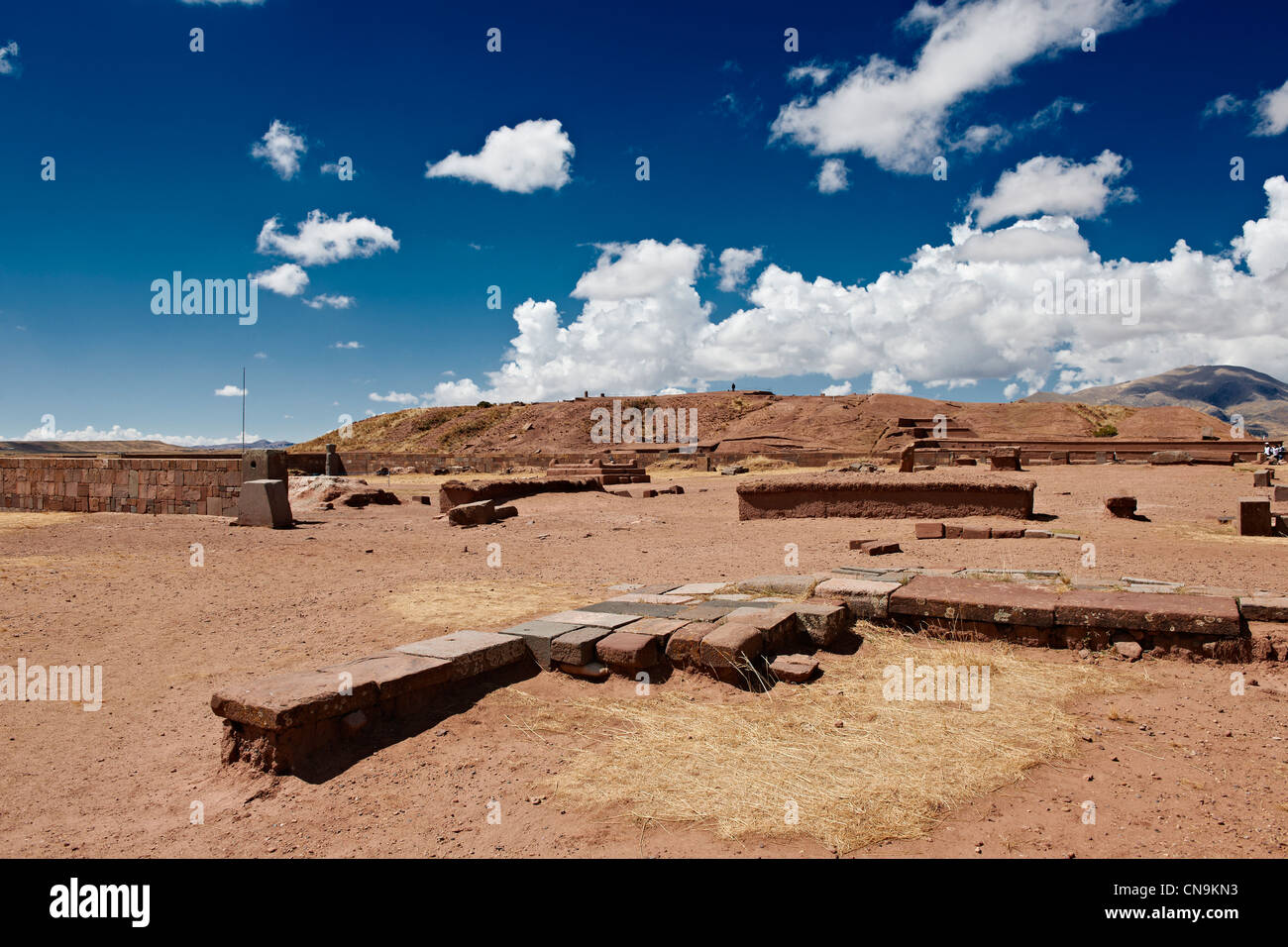 Tempio di Kalasasaya, pre-sito Inca Tiwanaku, Sito Patrimonio Mondiale dell'UNESCO, La Paz, Bolivia, Sud America Foto Stock