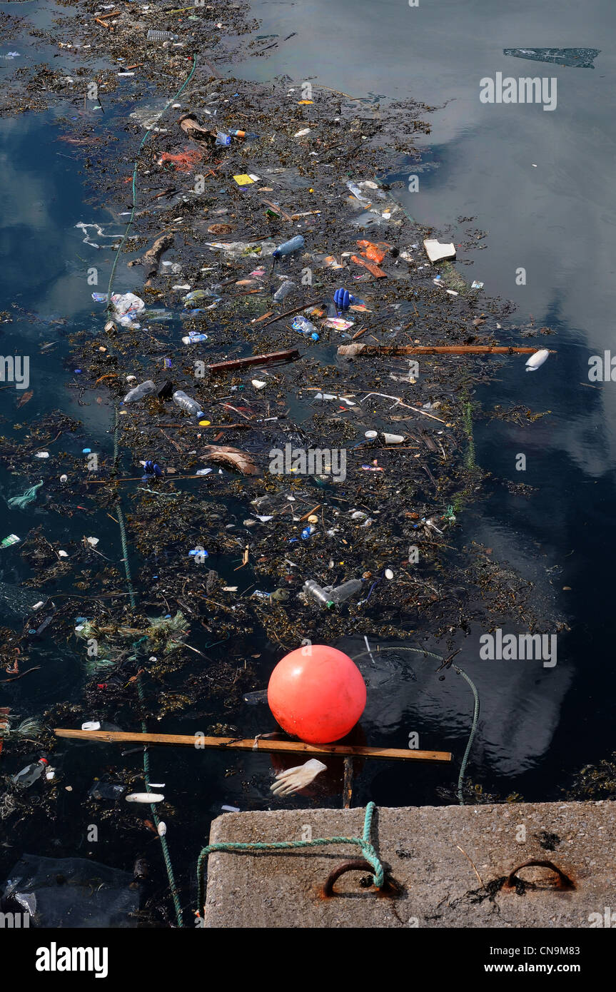 Brixham Harbour,'grande Pacific Garbage Patch' o 'Eastern Garbage Patch' cestino finisce negli oceani di tutto il mondo. correnti oceaniche, Pacific trash vortex, Foto Stock