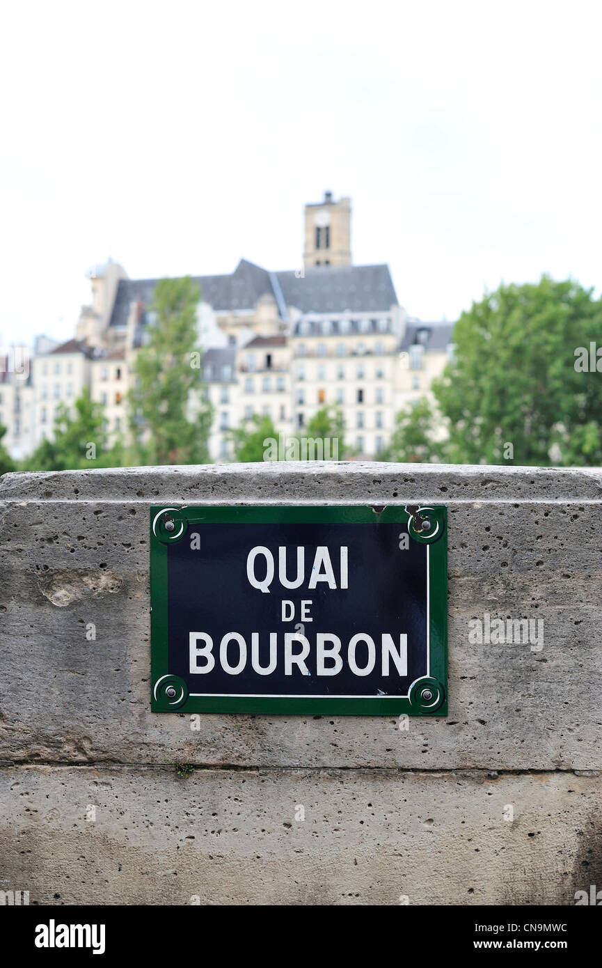 Francia, Parigi, le sponde della Senna elencati come patrimonio mondiale dall' UNESCO, quai de Bourbon e St Gervais St Protais chiesa Foto Stock