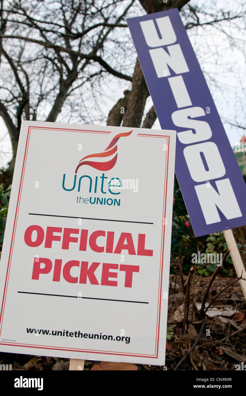 Unire e di Unison picchetti durante l'N30 giorno di azione, Leeds Foto Stock