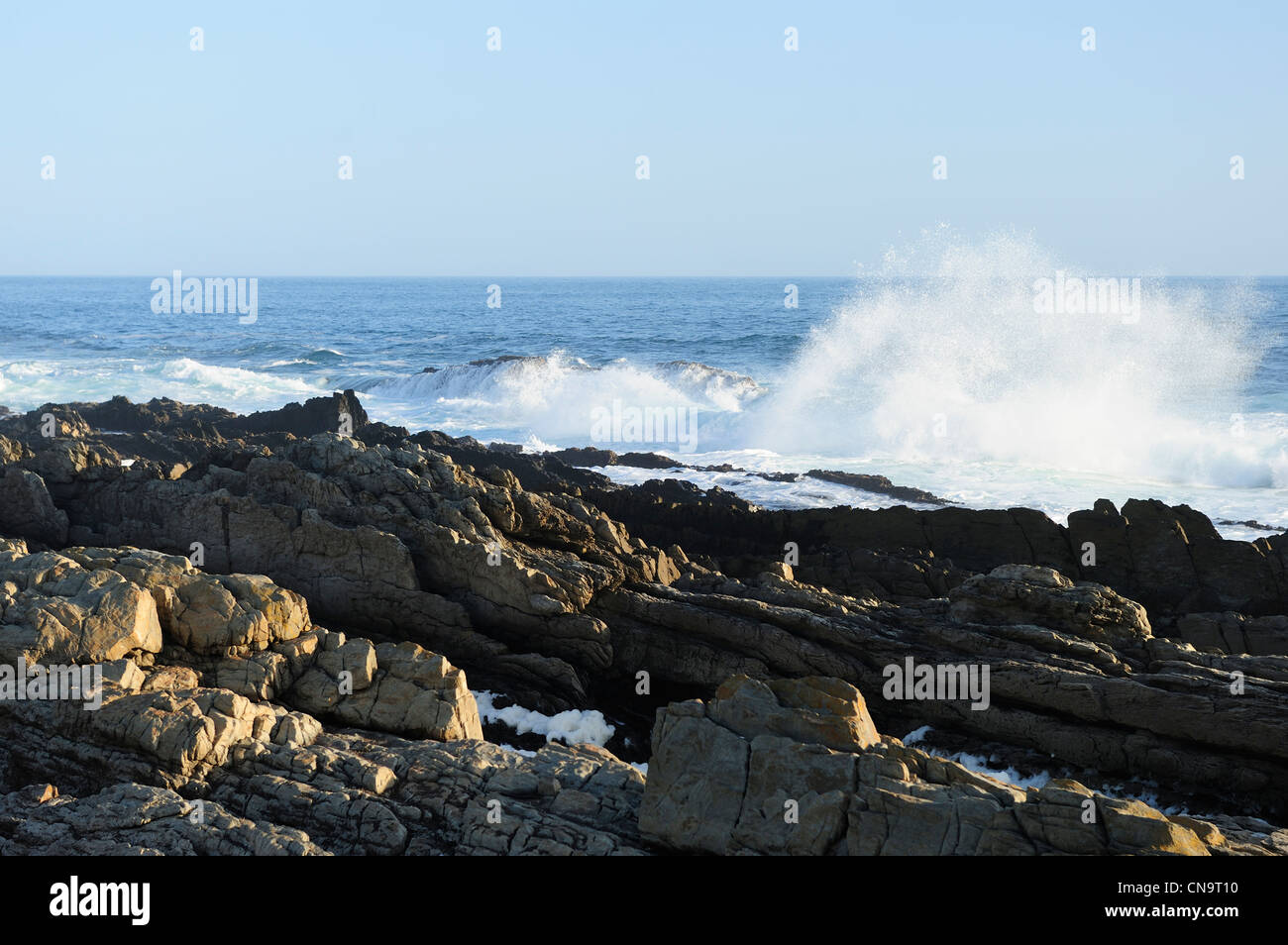 Onde che si infrangono a tempeste Foce resto Camp, Tsitsikamma National Park, Capo orientale, Sud Africa Foto Stock