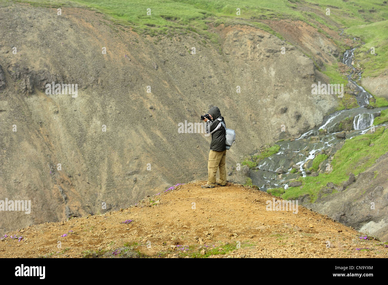 Fotografo di scattare una foto in montagna Foto Stock
