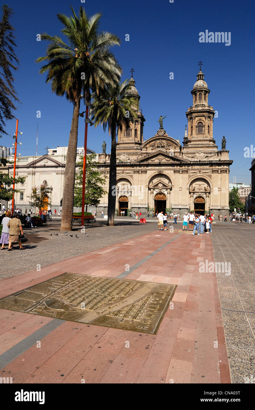 Il Cile, Santiago de Chile, mappa della città e la cattedrale di Santiago che si affaccia sulla Plaza de Armas in Santiago de Cile Foto Stock