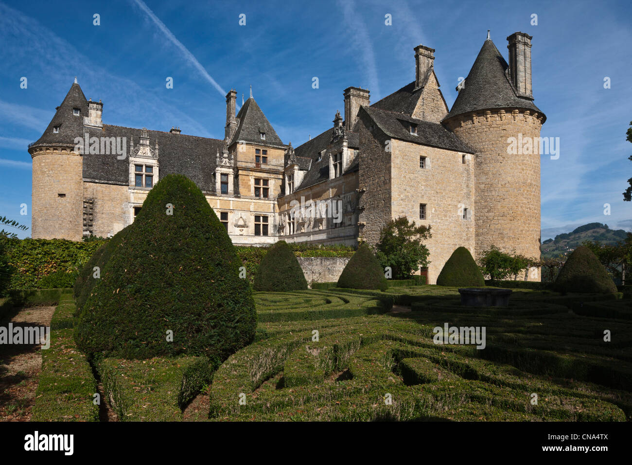 Francia, Lot, vicino a Saint Cere, Saint Jean Lespinasse, Le Chateau de Montal con il suo cortile rinascimentale e giardino alla francese Foto Stock