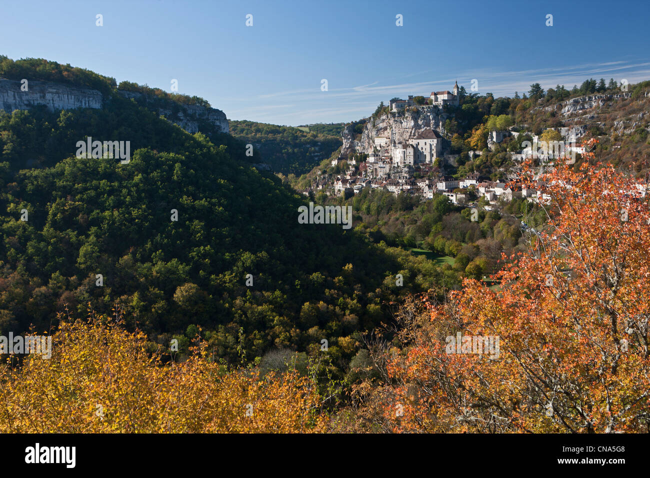 Francia, Lot, Rocamadour Rocamadour Il villaggio si affaccia sul Canyon dell'Alzou, religiosa della città Foto Stock