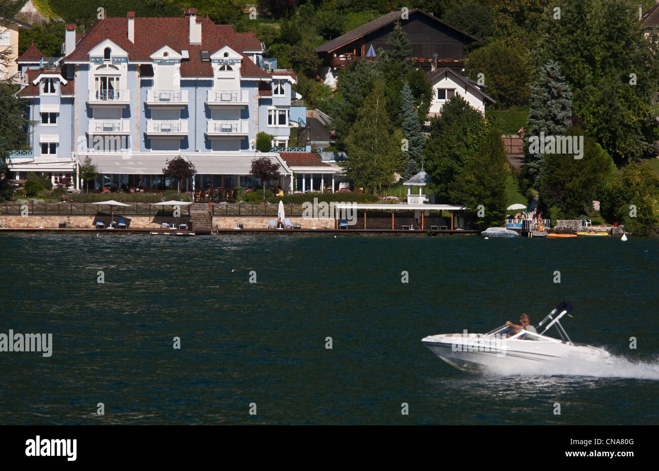 Francia, Haute Savoie, Veyrier du Lac, l'Auberge de l'Eridan Marc Veyrat in Lago di Annecy Foto Stock