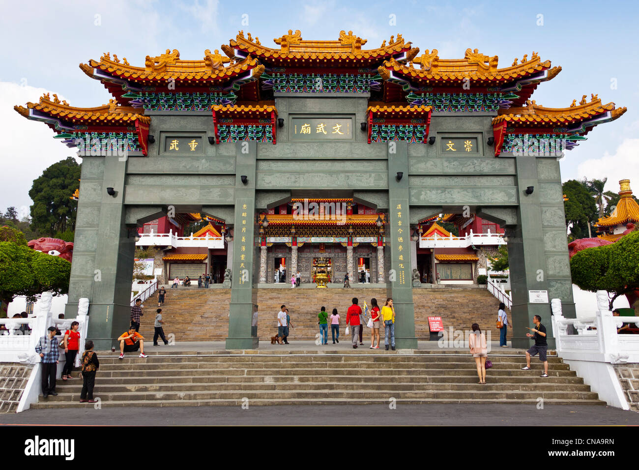 Ingresso al tempio Wenwu, Sole Luna Lago, Taiwan. JMH5843 Foto Stock