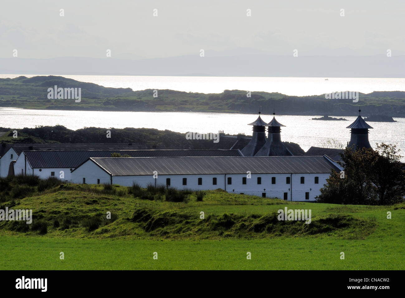 Regno Unito, Scozia, Ebridi Interne, isola di Islay, Port Ellen, Ardbeg Scotch Whisky Distillery Foto Stock