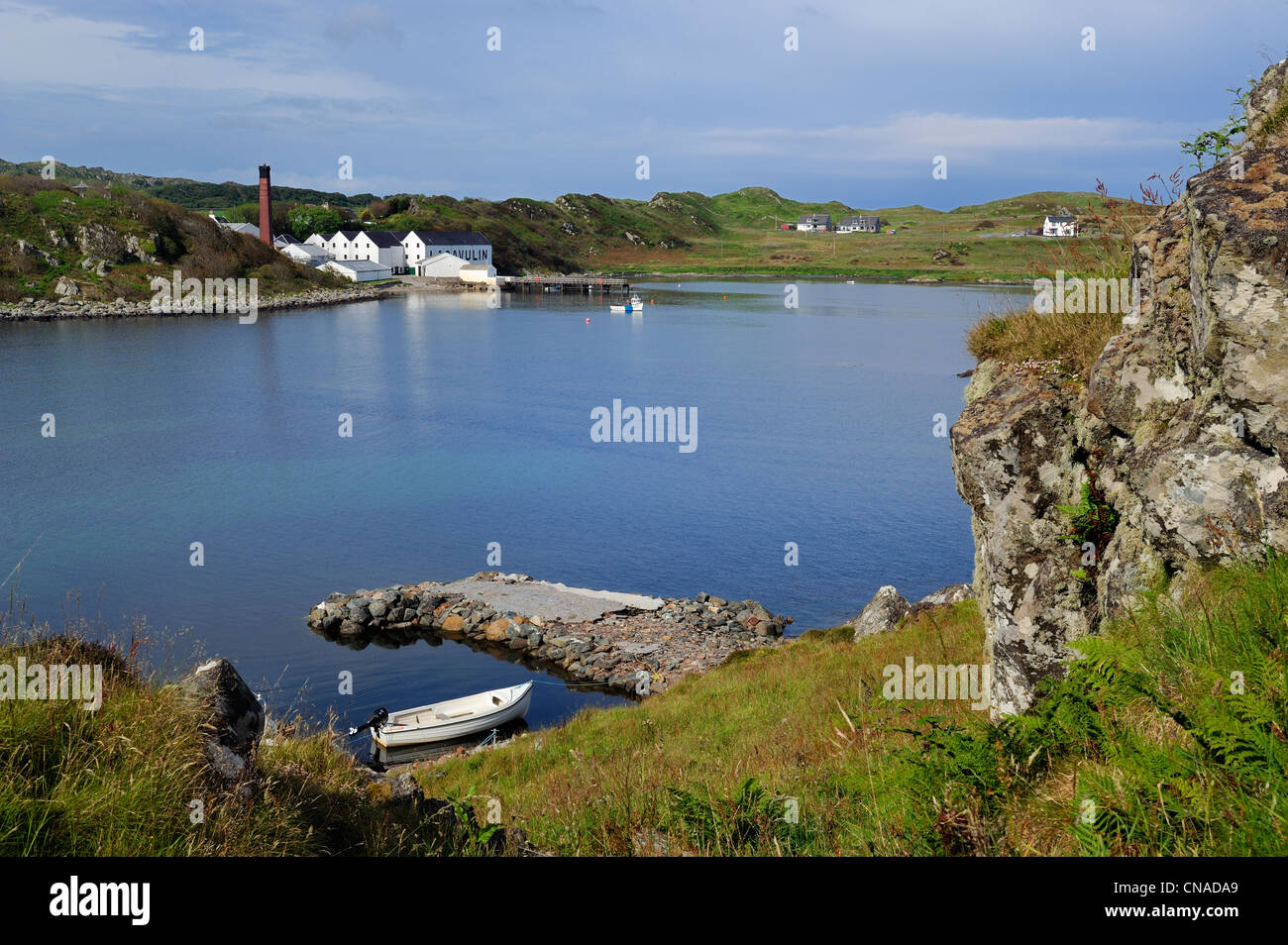 Regno Unito, Scozia, Ebridi Interne, isola di Islay, Port Ellen, Lagavulin Scotch Whisky Distillery Foto Stock