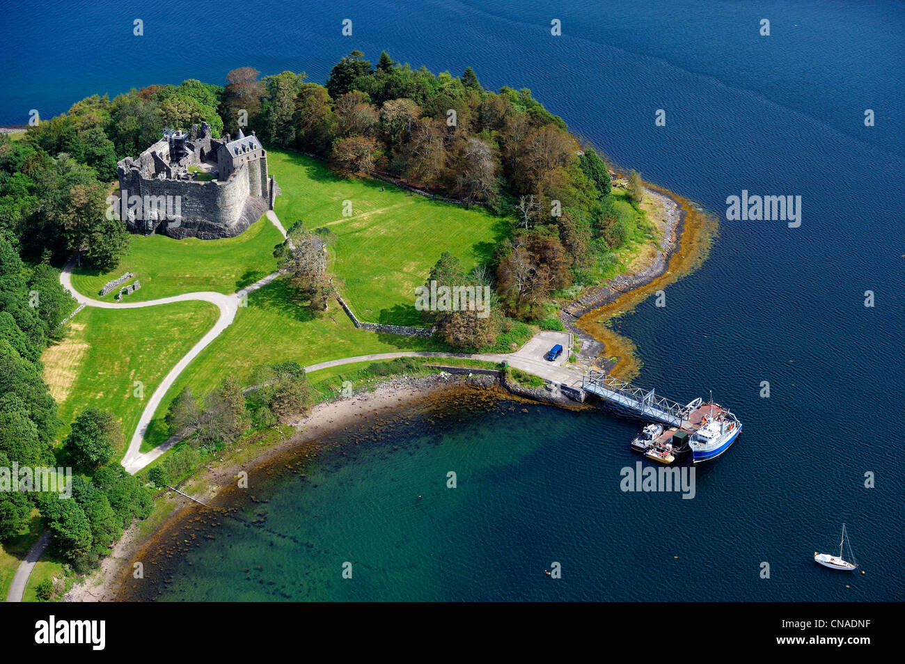 Regno Unito, Scozia, Highland, Oban, Dunollie castello del Clan MacDougall (vista aerea) Foto Stock