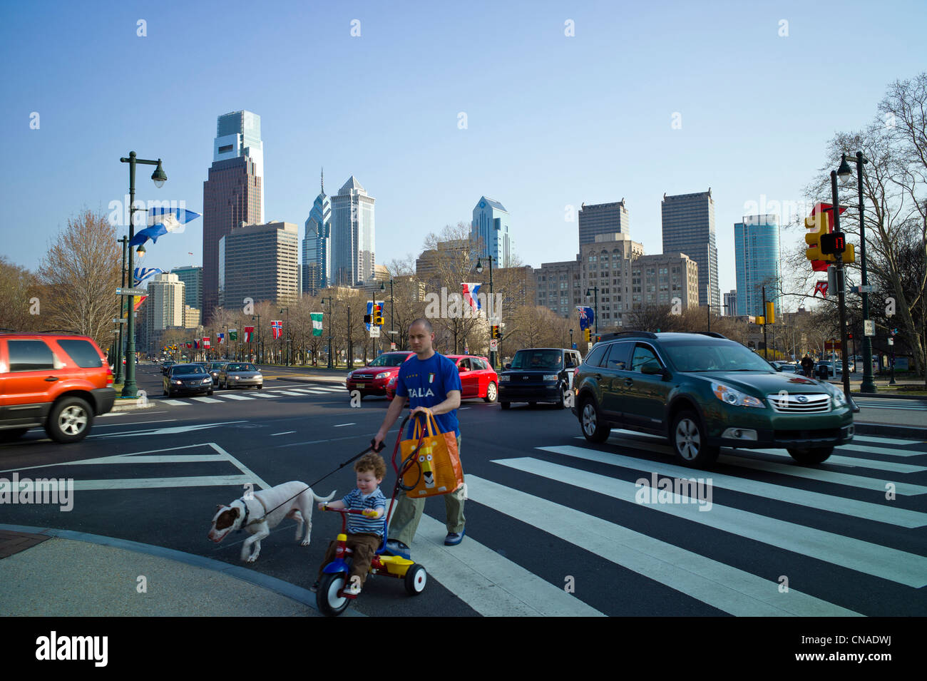 Skyline della città visto da Benjamin Franklin Parkway, Philadelphia, Pennsylvania, STATI UNITI D'AMERICA Foto Stock