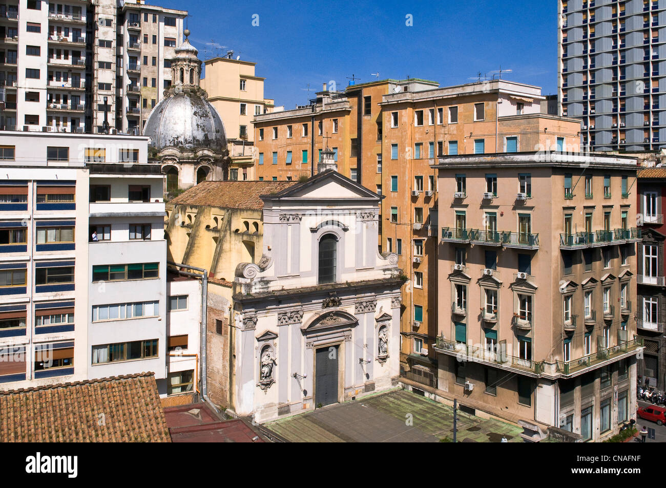 L'Italia, Campania, Napoli, San Giogrgio dei Genovesi vista da Tuchini hotel in Via Medina Foto Stock