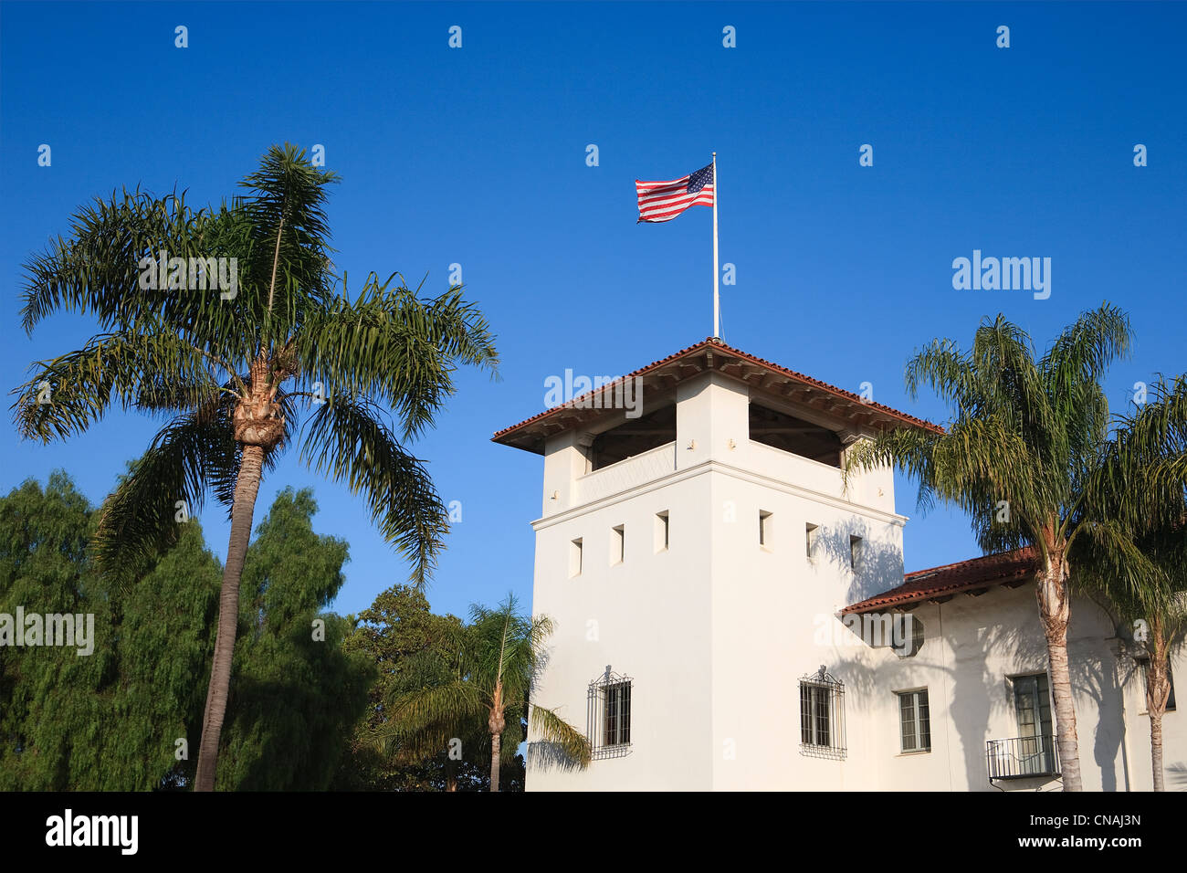 Gli Stati Uniti, California, Santa Barbara, il Santa Barbara County Courthouse in missione revival stile neocoloniale, una torre Foto Stock