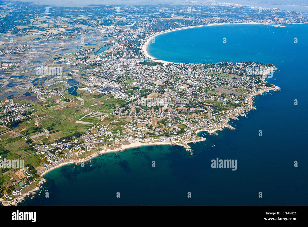 Francia, Loire-Atlantique, Le Pouliguen, La costa selvaggia e la Baule bay (fotografia aerea) Foto Stock