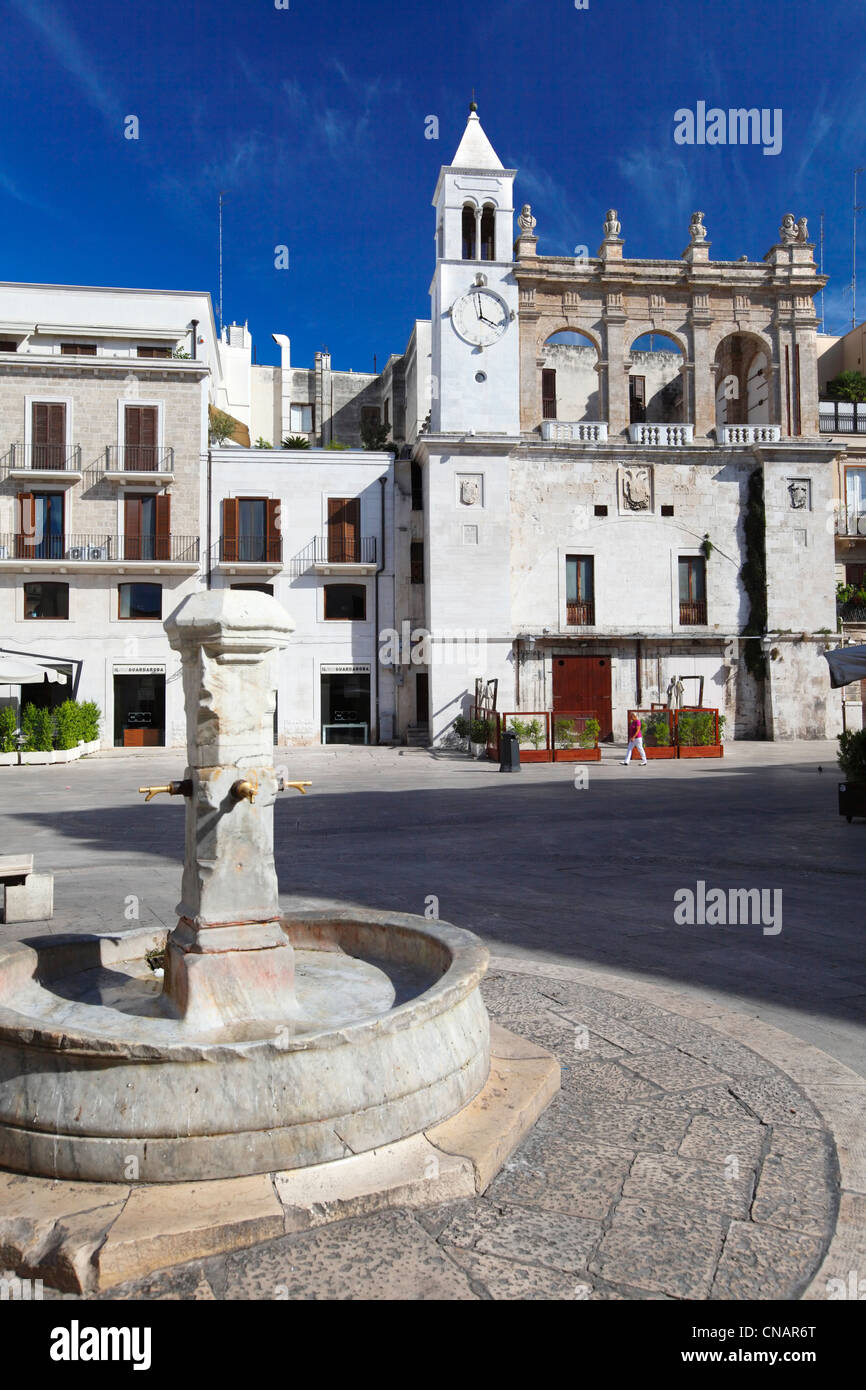 L'Italia, Puglia, Bari, mercantile nella piazza della città vecchia Foto Stock