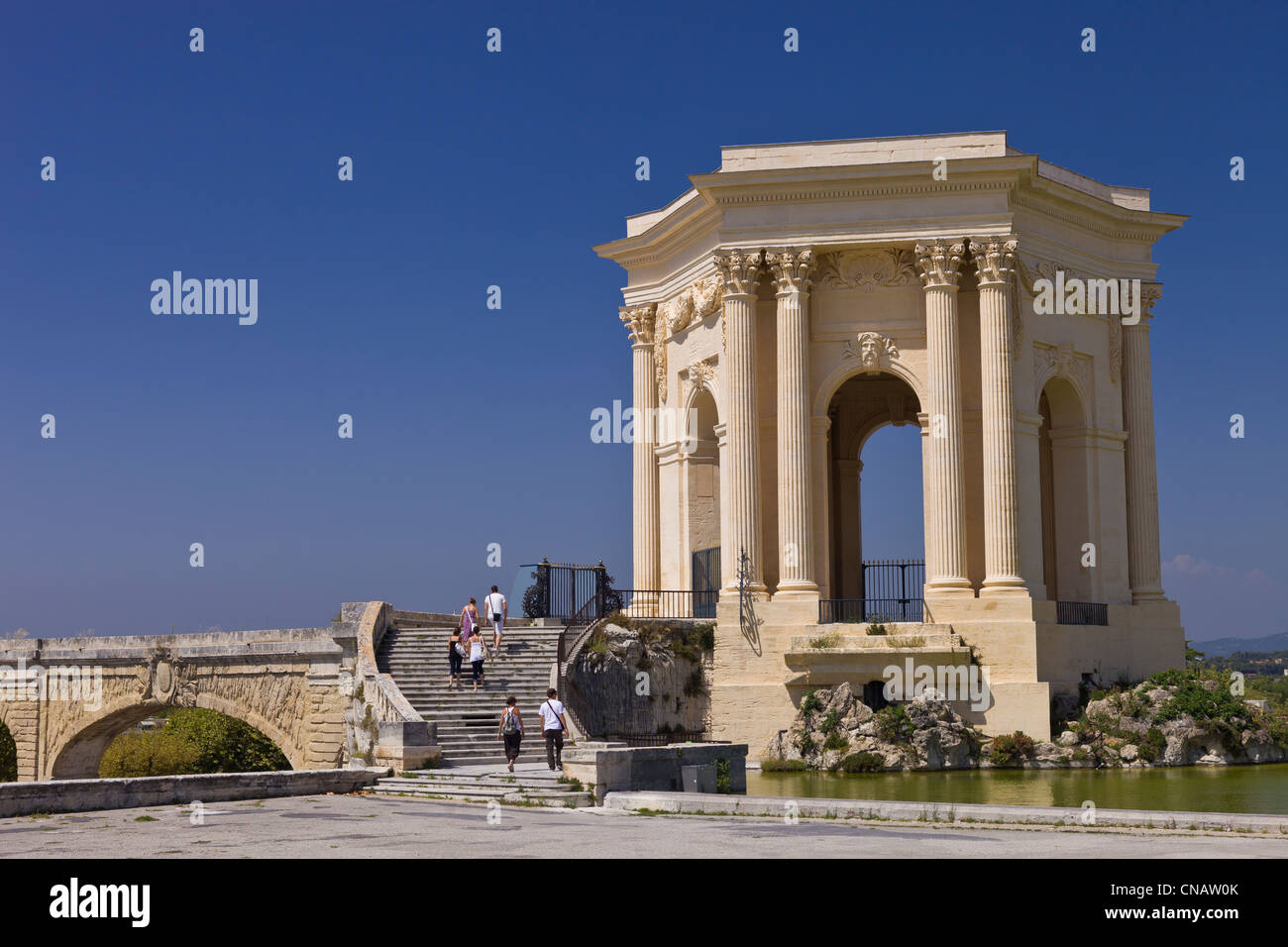 Francia, Herault, Montpellier, centro storico, Place du Peyrou (Peyrou Square) water tower Foto Stock