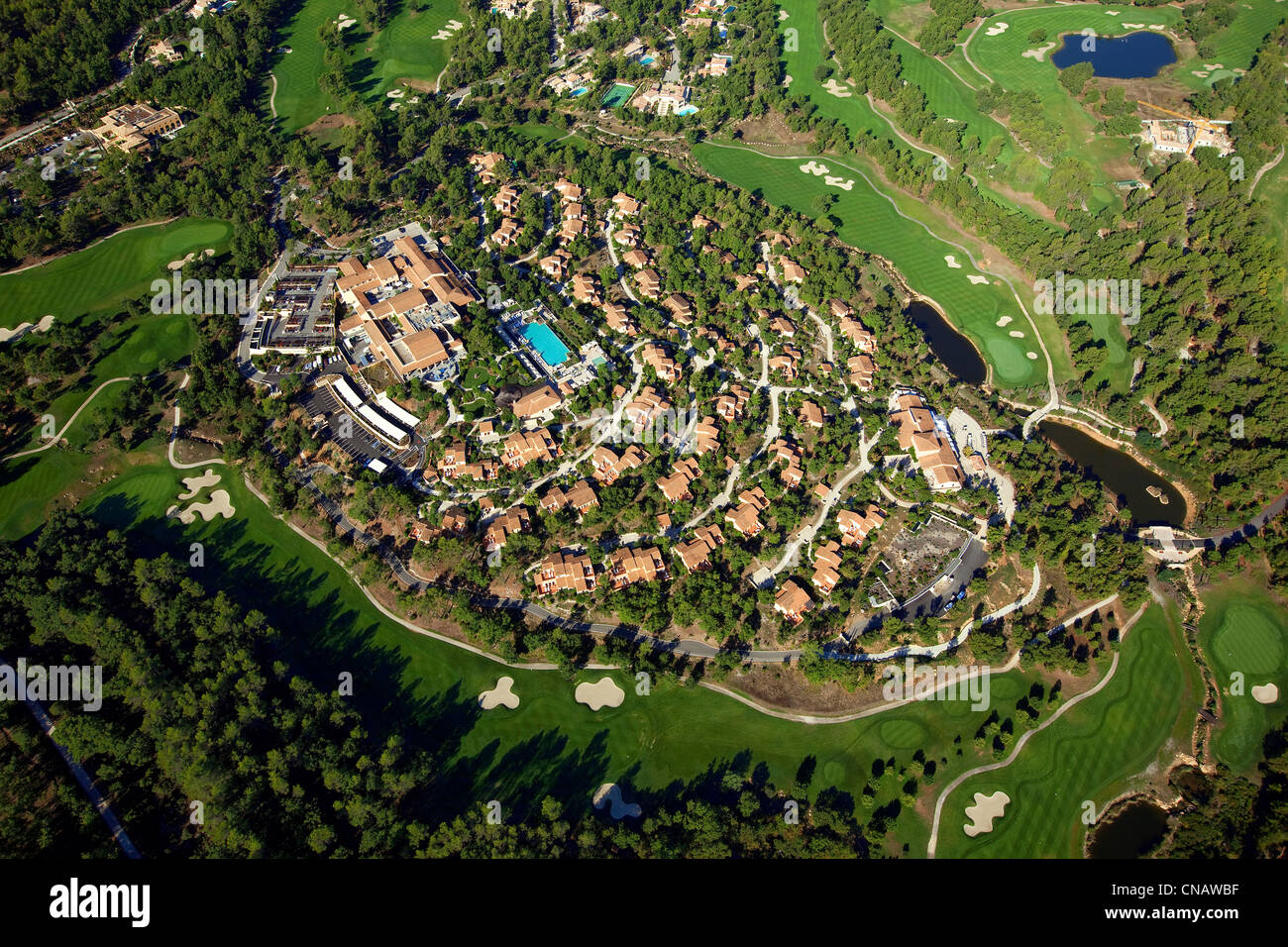 Francia, Var, Pays de Fayence, Tourettes, golf del Domaine de Terre Blanche,  menzione obbligatoria (vista aerea Foto stock - Alamy