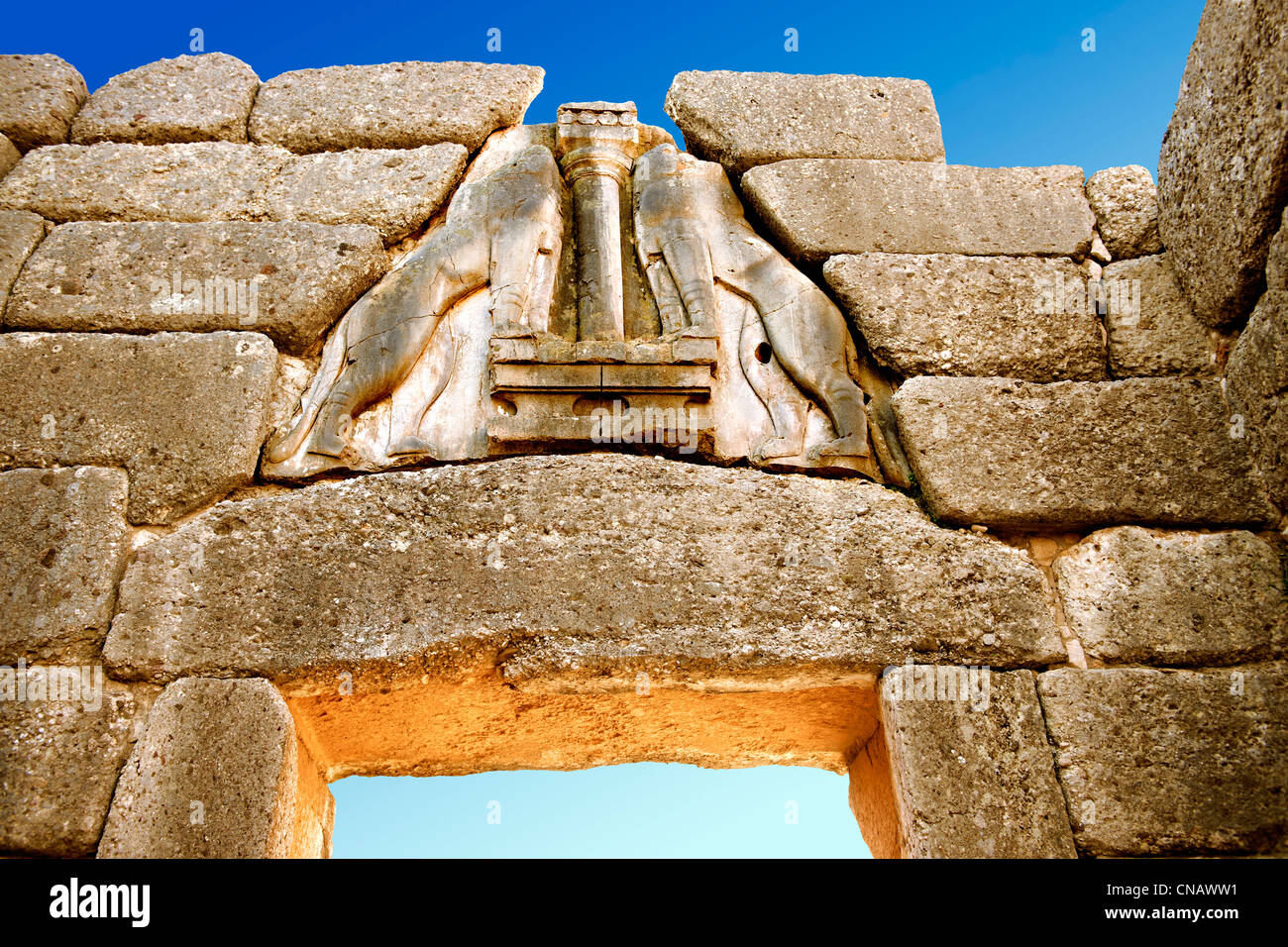 Micene Lion Gate & cittadella mura costruite nel 1350 A.C. e il suo stile ciclopiche pareti a causa di vaste dimensioni dei blocchi. La Grecia Foto Stock