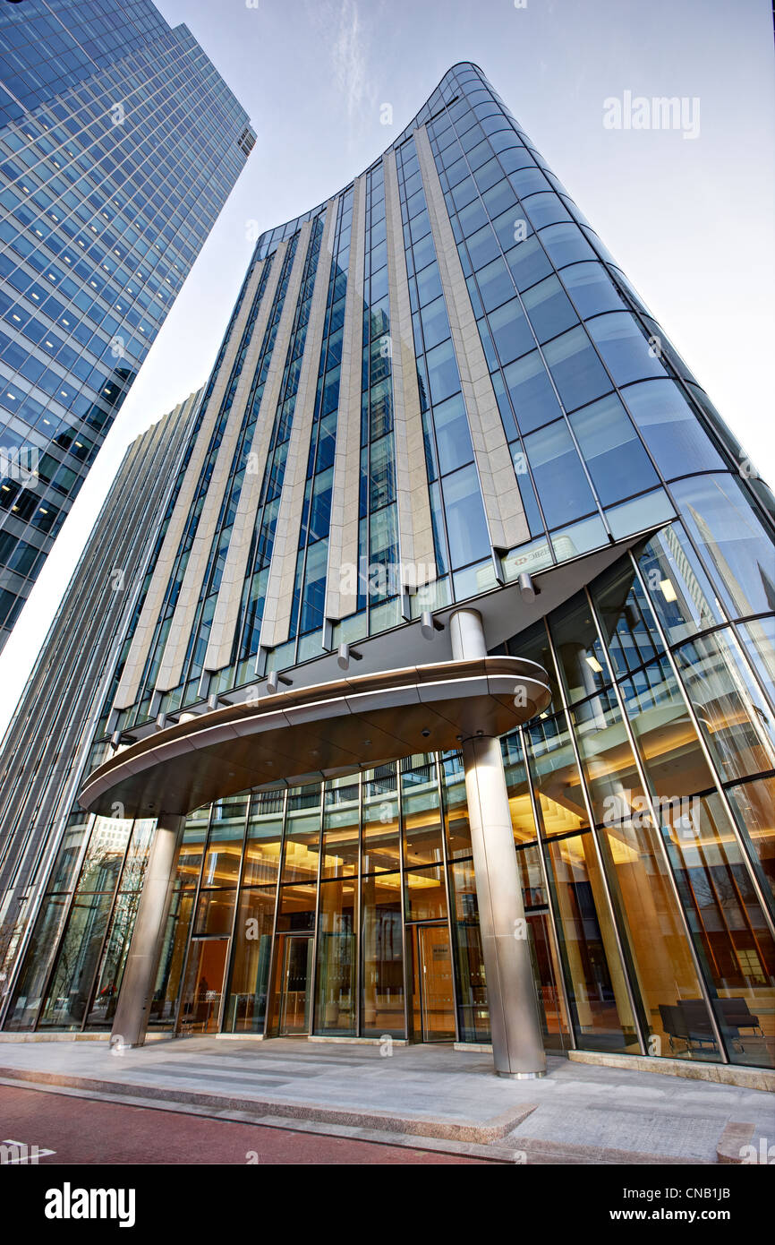 Churchill Sq Canary Wharf raschino di cielo blu cielo Foto Stock