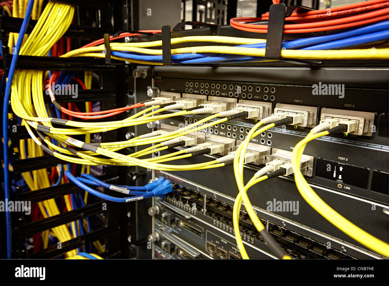 Connessioni di fibre ottiche ad alta larghezza di banda del collegamento di dati Foto Stock