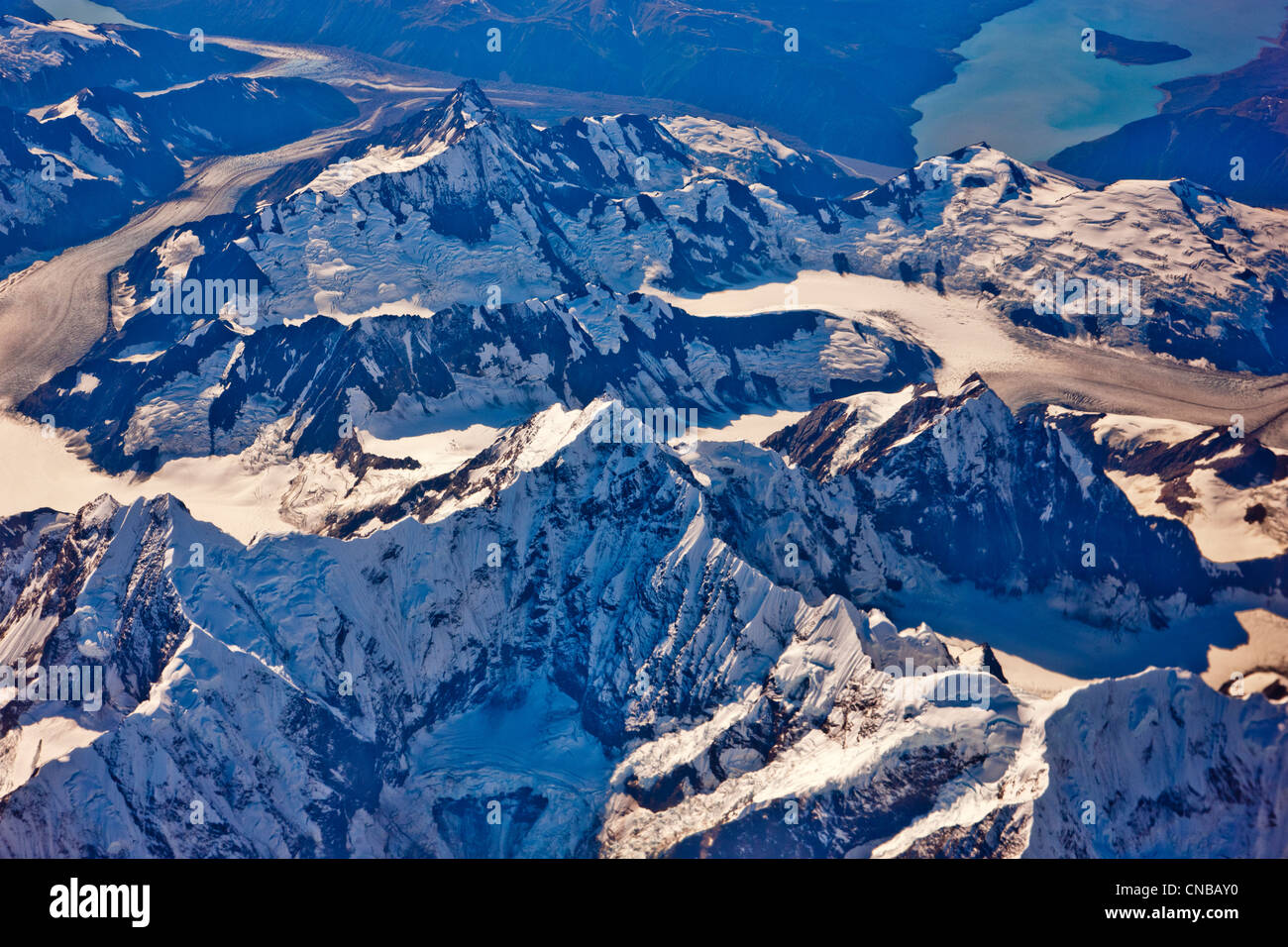 Vista aerea della Costiera montagne e ghiacciai a nord di Juneau, a sud-est di Alaska, estate Foto Stock