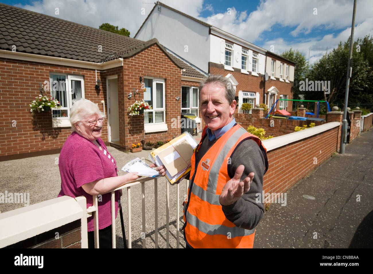 Regno Unito e Irlanda del Nord, Belfast, mailman in cattolica distretto occidentale di cadute Foto Stock