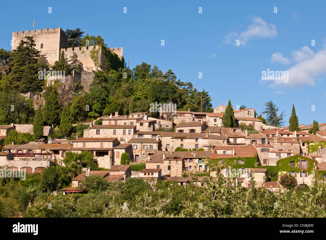Francia, Pirenei orientali, Castelnou etichettati Les Plus Beaux Villages de France (i più bei villaggi di Francia), il Foto Stock