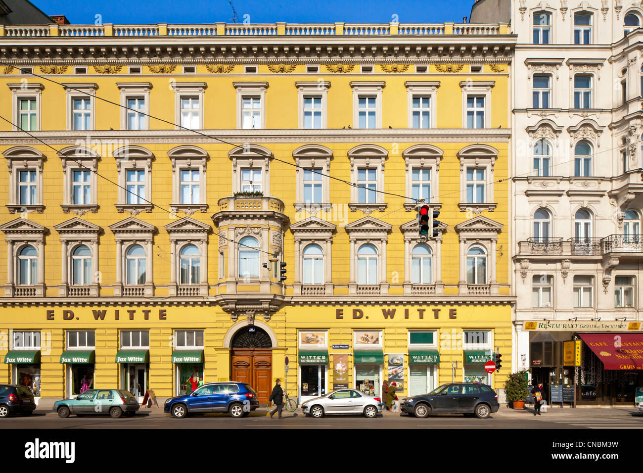 Austria, Vienna, Linke Wienzeile, appartamento borghese-edificio affacciato il Naschmarkt mercato alimentare Foto Stock