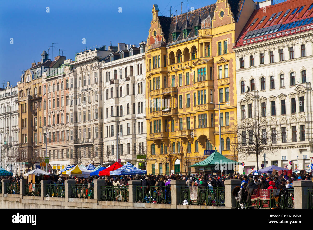 Austria, Vienna, Linke Wienzeile, Naschmarkt, il mercato alimentare risalente al XVIII secolo, il Mercato delle Pulci, edificio dal Foto Stock