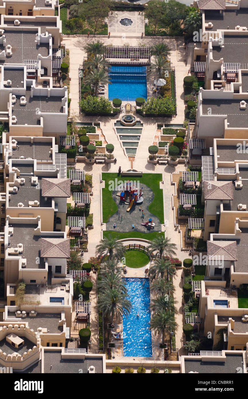 La zona residenziale del centro di Dubai (Emirati Arabi Uniti). Casa. Case e piscina. Foto Stock
