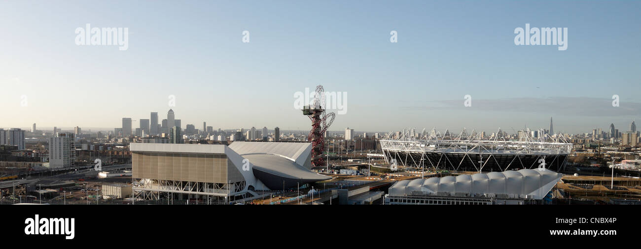 Vista panoramica dello Stadio Olimpico parco giochi Stratford Olimpiadi di Londra 2012 docklands il Gherkin panorama Foto Stock